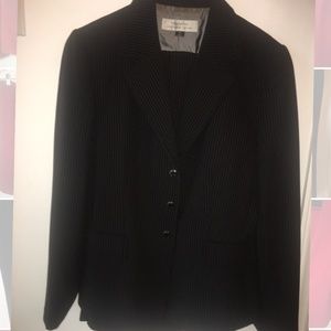 Black Tahari Pant Suit -- Size 8